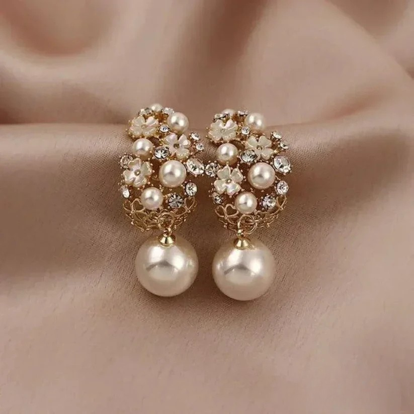 Soraya™ | Pendientes Elegantes de Perlas con Motivo Floral