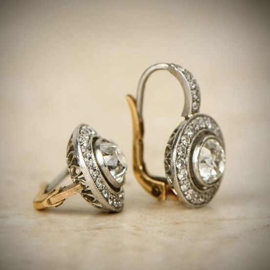 Celestia™ | Pendientes de Zirconia Plateada Vintage
