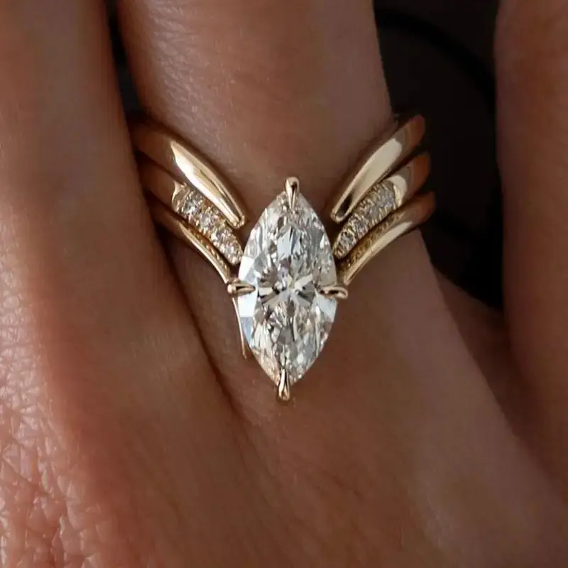 Seraphina™ | Anillo de Oro con Corona Caída