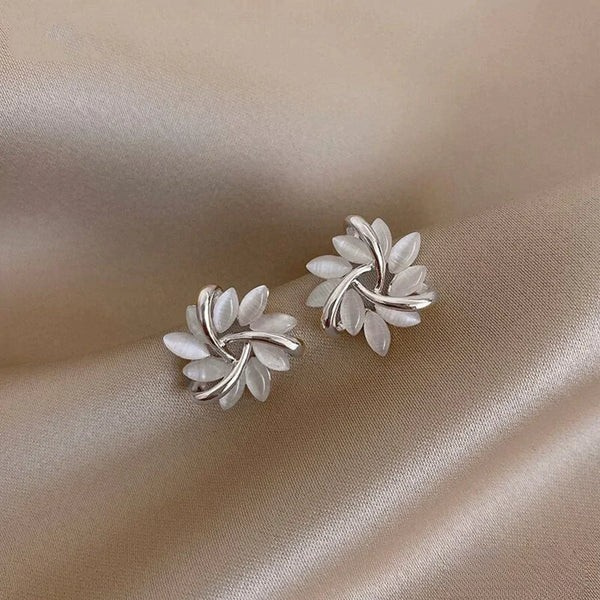 Sienna™ | Pendientes de Aro de Pétalos de Ópalo Elegantes