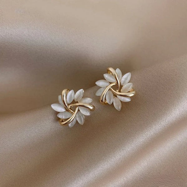 Sienna™ | Pendientes de Aro de Pétalos de Ópalo Elegantes