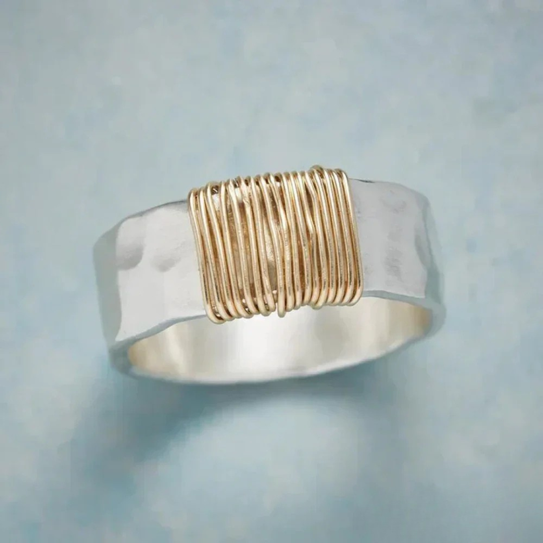 Lunari™ | Anillo de Hilo de Oro para Mujeres