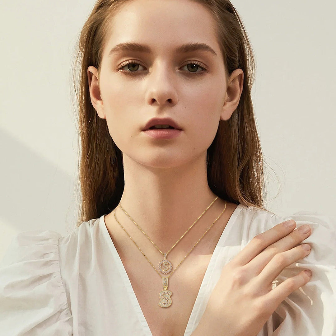 Initiale™ | Conjunto de Collar de Letra de Moissanita Dorada