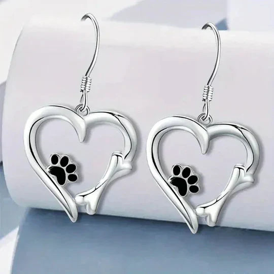 Yaritza™ – Pendientes de Plata con Diseño de Huella y Corazón