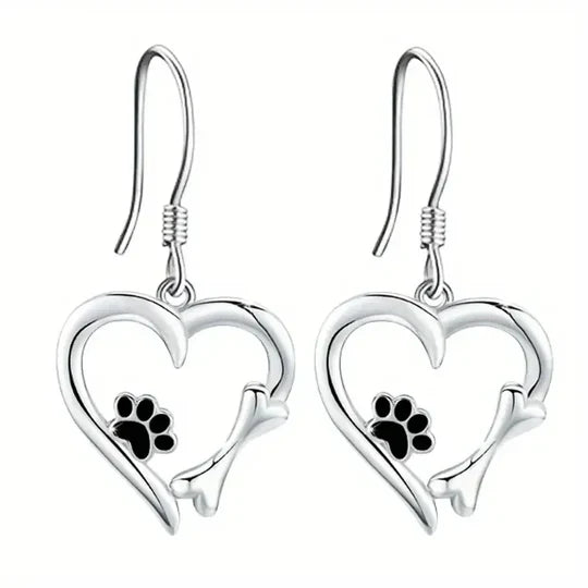 Yaritza™ – Pendientes de Plata con Diseño de Huella y Corazón