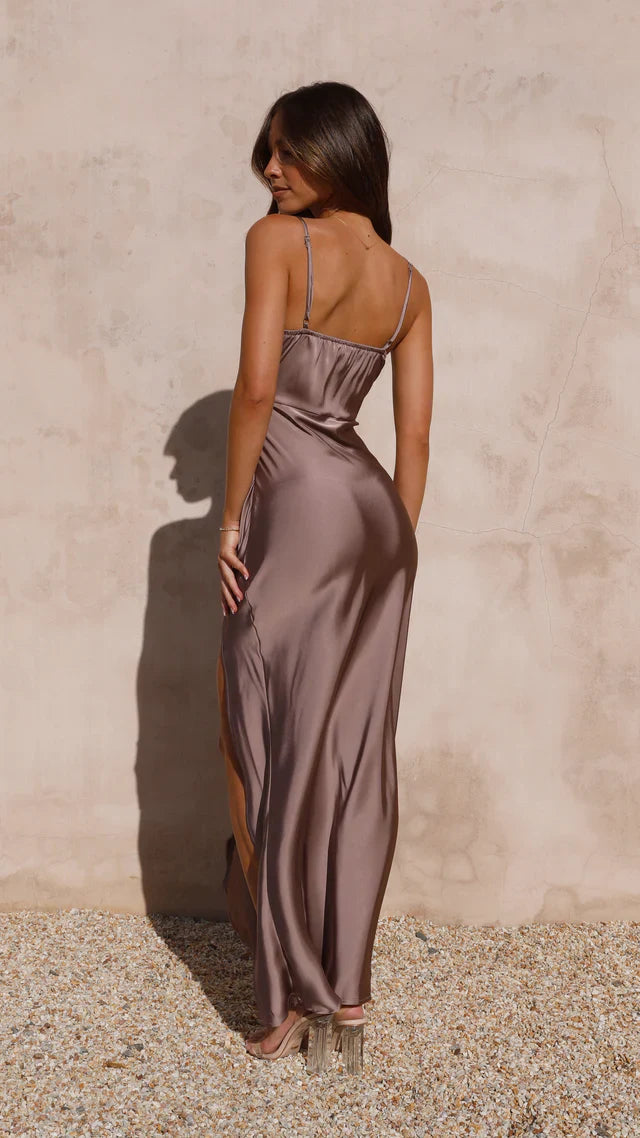 Ilana™ – Sleek Maxi Dress