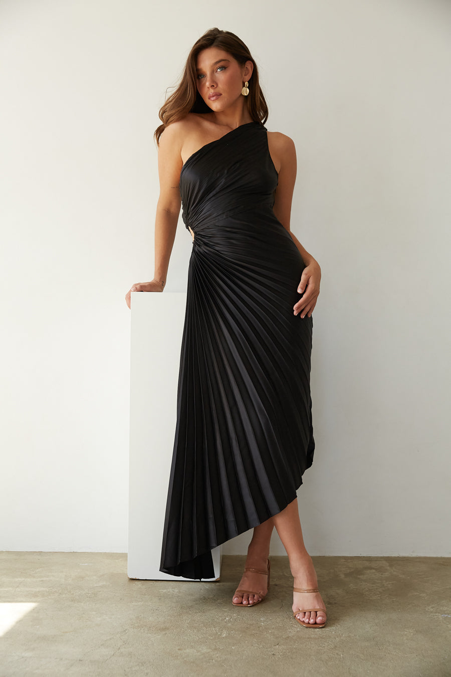 Sylvia™ – One-Shoulder Pleated Midi Dress